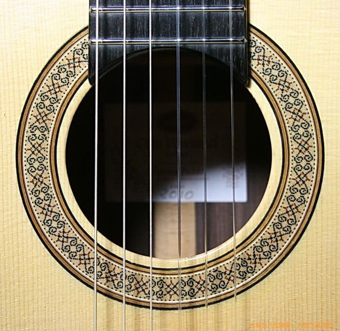 newguitars 010_缩小大小.jpg