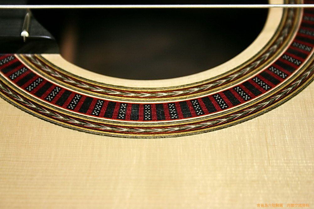 newguitars 072_缩小大小.jpg