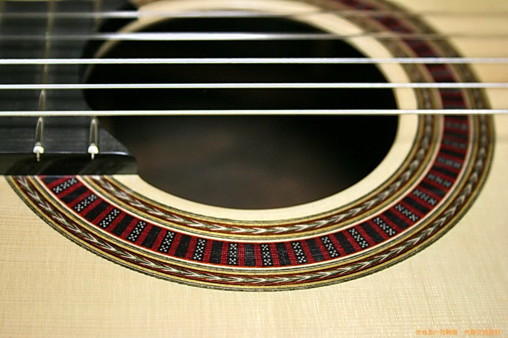 newguitars 075_缩小大小.jpg