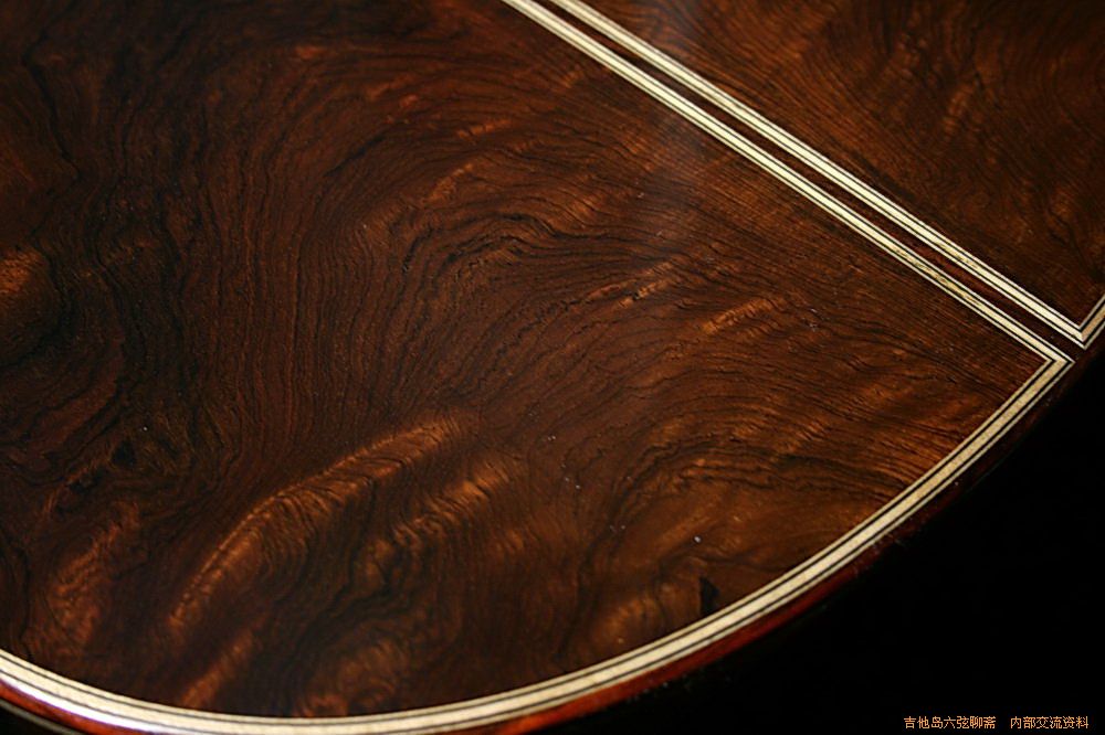 newguitars 069_缩小大小.jpg