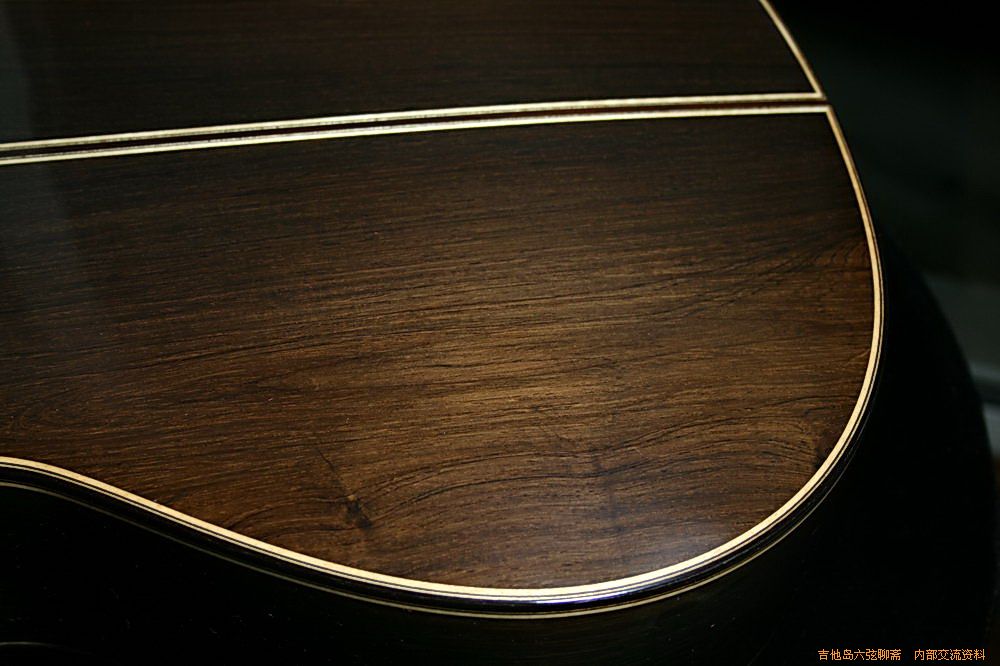 newguitars 060_缩小大小.jpg