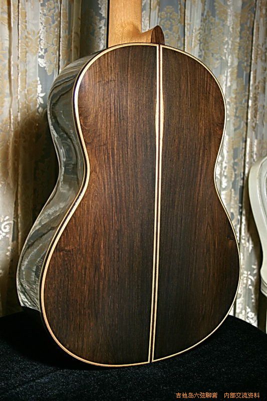 newguitars 053_缩小大小.jpg