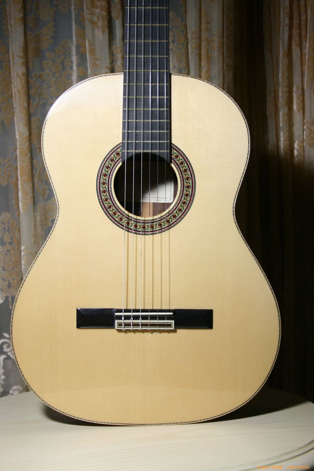 aa guitar 001.jpg