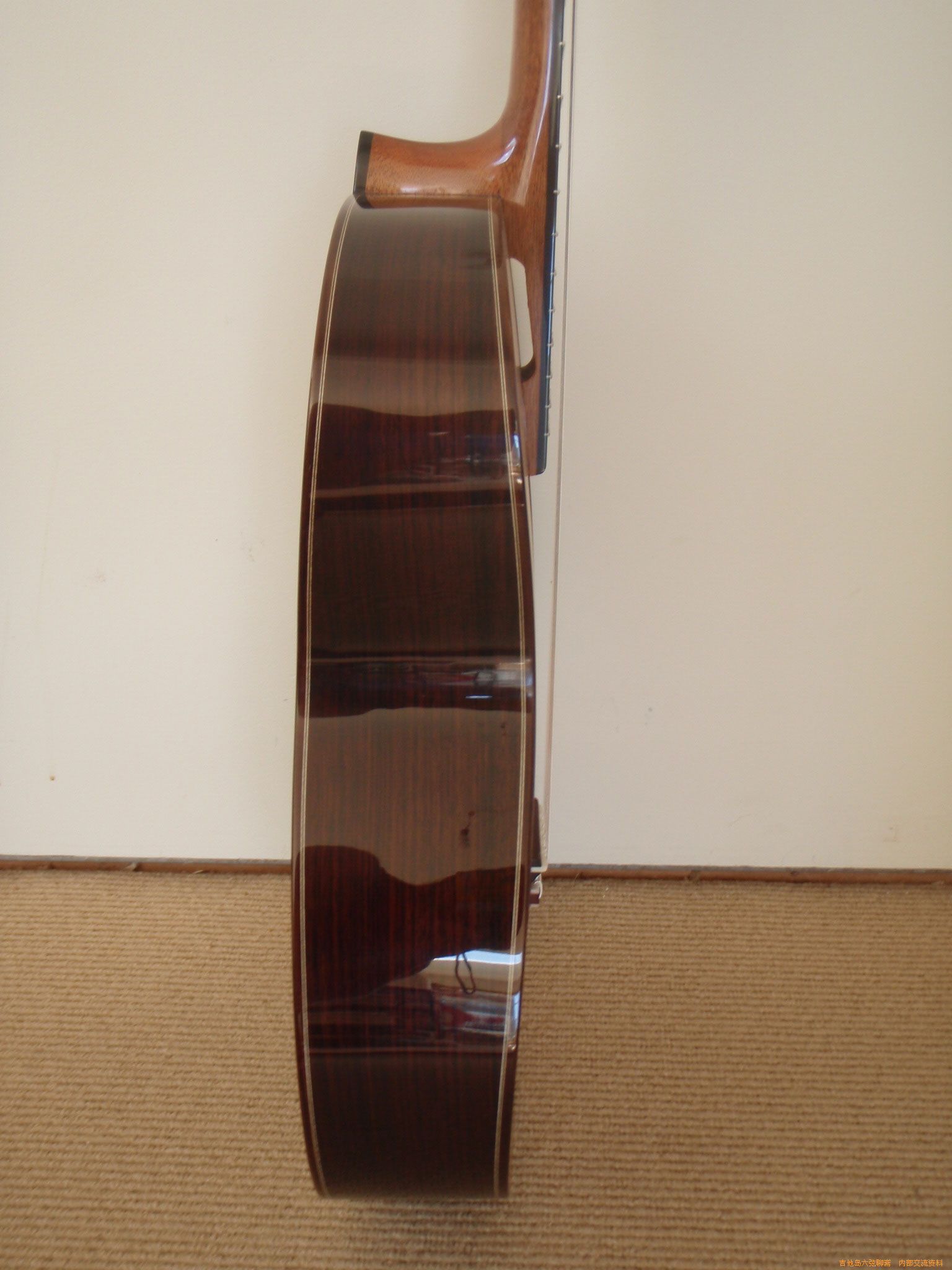 curve_guitar_003_web.jpg