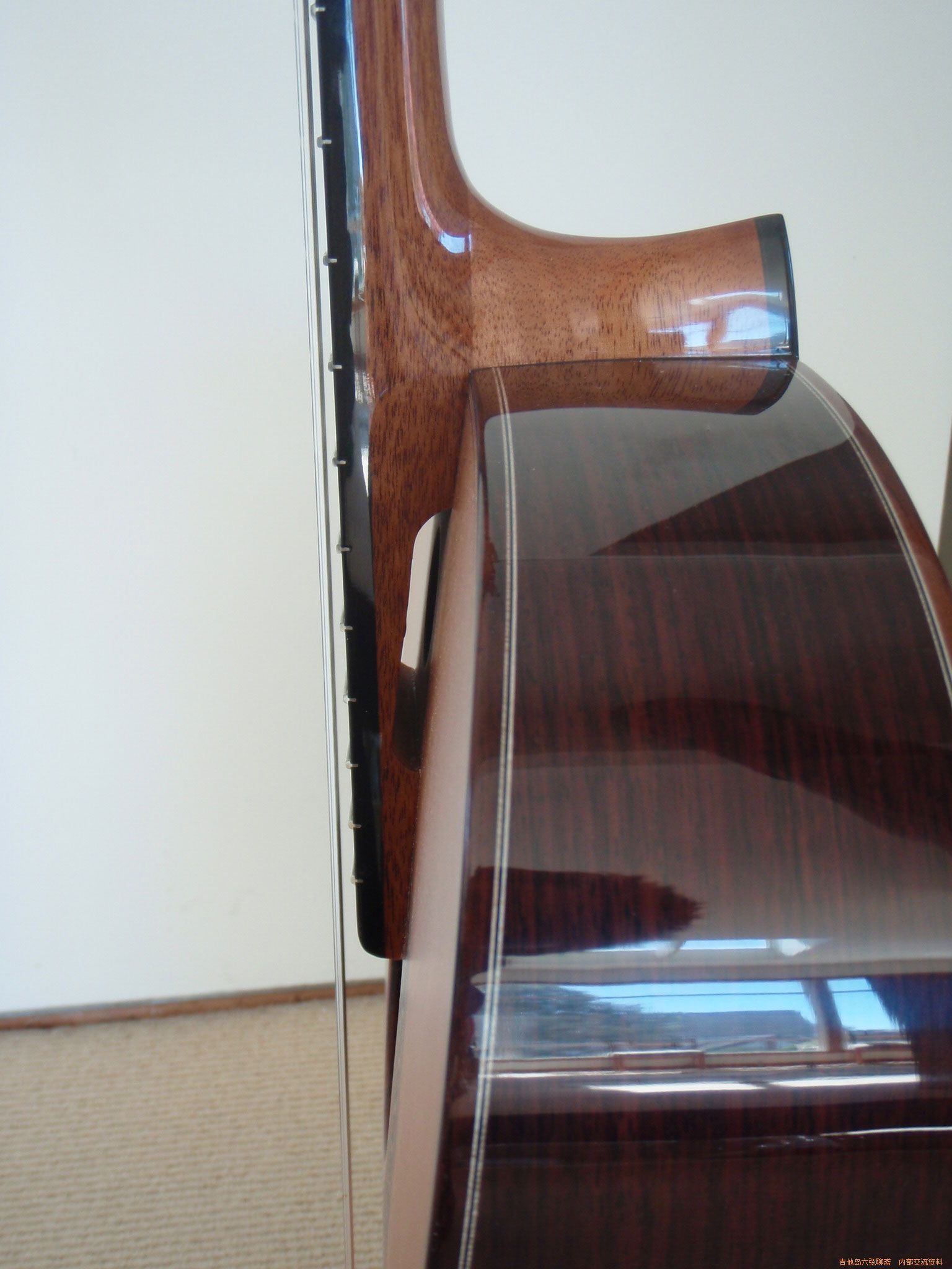 curve_guitar_002_web.jpg