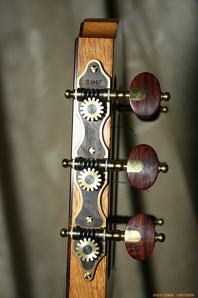 robert_guitars 036_缩小大小.jpg